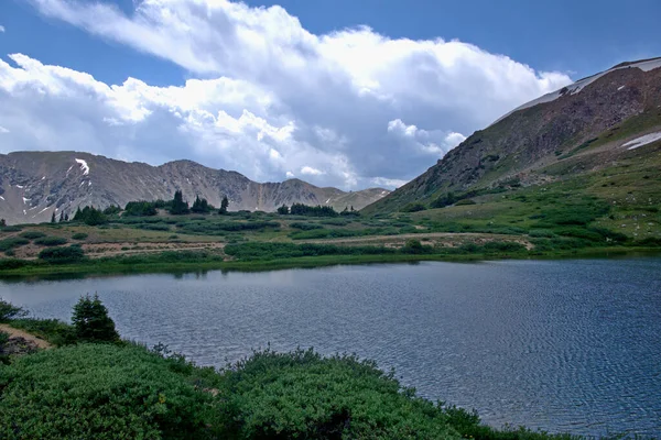 科罗拉多州落基山脉维尔山口的山顶湖 — 图库照片