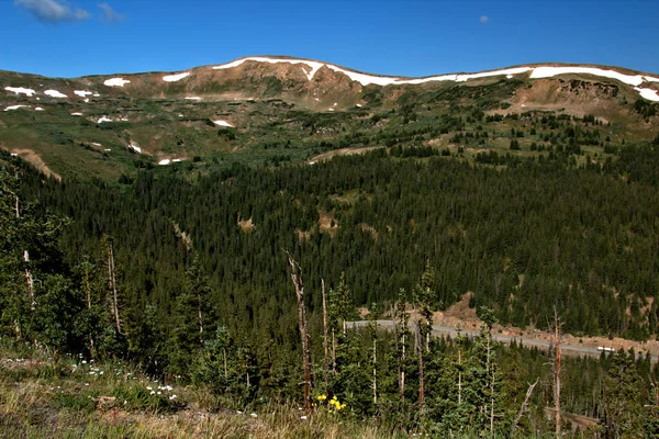 Guardando Giù Sull Autostrada Che Attraversa Vail Pass Colorado — Foto Stock