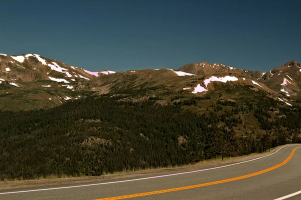 Autopista Montaña Las Montañas Rocosas Colorado Con Nieve Los Picos — Foto de Stock