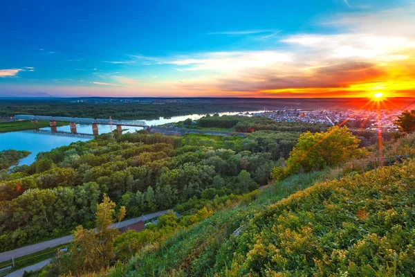 Sonnenuntergang über Ufa, Baschkortostan, Russland. — Stockfoto