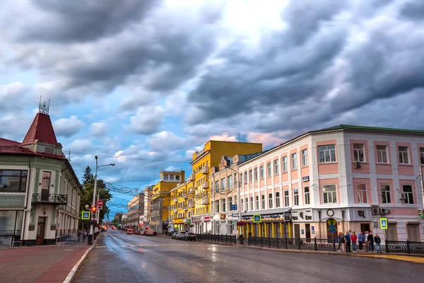 Gostiny Dvor meydanı, Lenina street, Ufa, Bashkortostan, Rusya - Haziran 2015.
