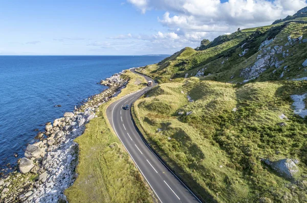 Route Côtière Causeway Avec Des Voitures Alias Antrim Coastal Road — Photo