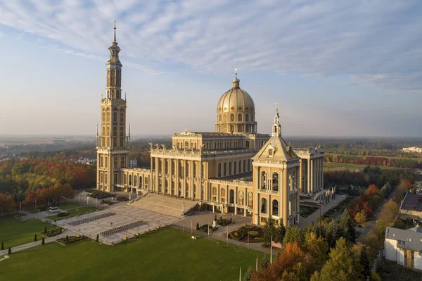 Sanktuarium Bazylika Matki Bożej Licheńskiej Lub Matki Bożej Bolesnej Małej — Zdjęcie stockowe