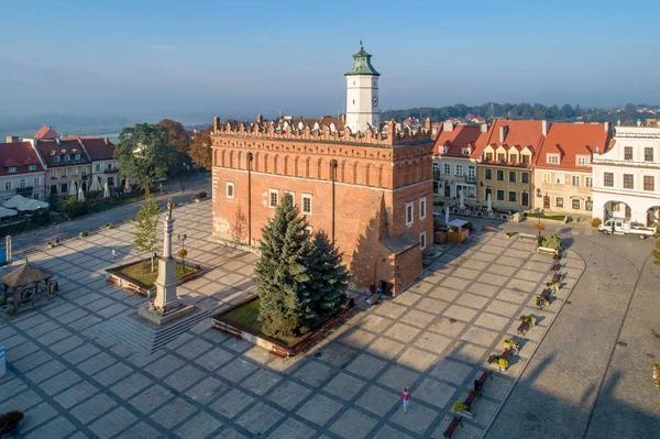 Sandomierz Altstadt Polen Luftaufnahme Sonnenaufgangslicht Gotisches Rathaus Mit Uhrturm Und — Stockfoto