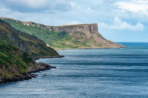 著名的公平的头悬崖在县安特里姆北部海岸 北爱尔兰 — 图库照片