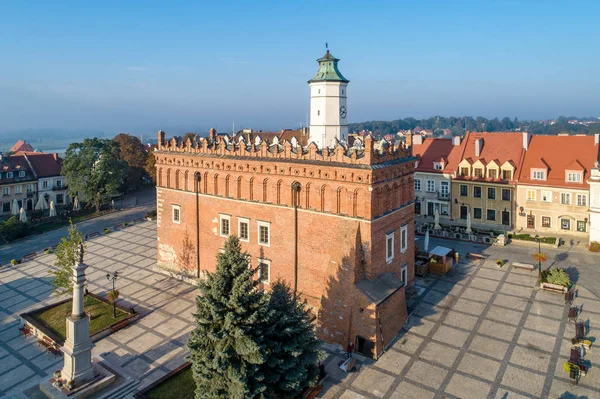 Sandomierz, Polonia. Ayuntamiento y plaza del mercado —  Fotos de Stock