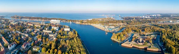 Gdansk, Polen. Panorama med Wisloujscie, nordlig port, Westrp — Stockfoto