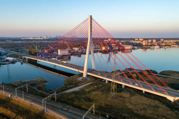Gdansk, Polonya'da modern kablo-kaldı köprü — Stok fotoğraf