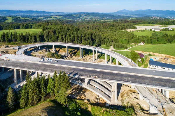 폴란드에서 건설 중인 고속도로 교차로 스톡 이미지