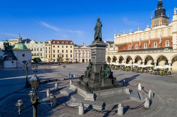 Адам Міцкевич статуя Краків, Польща — стокове фото