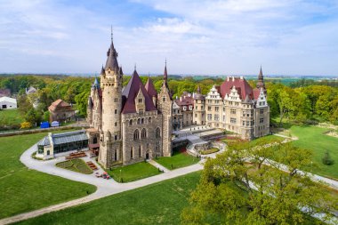Opole, Silesia, Polonya yakınındaki Moszna kalede