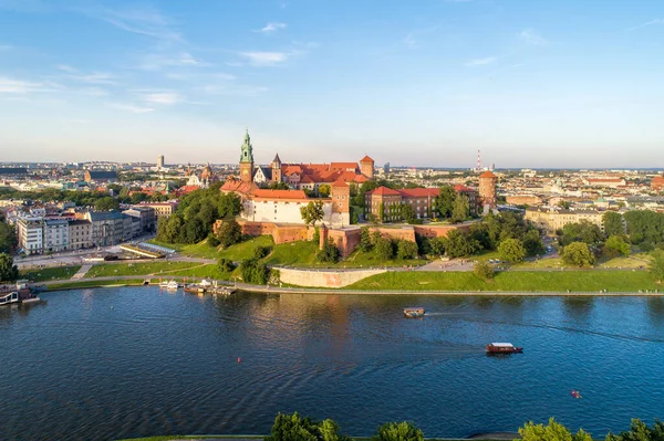 Királyi Wawel Katedrális Kastély Krakkóban Lengyelországban Légi Felvétel Napnyugtakor Visztula — Stock Fotó