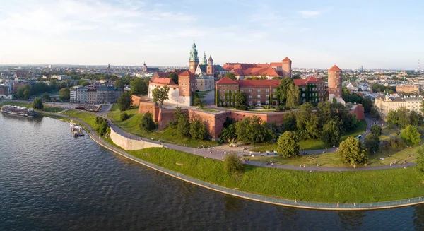 Krakkó Lengyelország Széles Légi Panoráma Naplementekor Royal Wawel Várral Katedrálissal — Stock Fotó