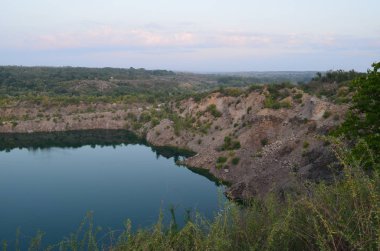 Mygeja'daki kanyon ve göl