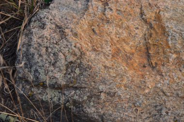 Sabah ışığında taş