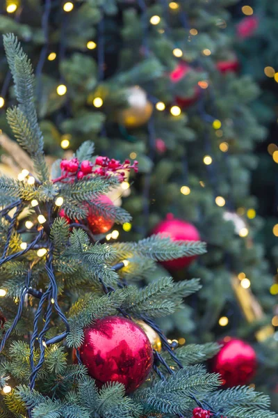 Abete Decorato Con Palle Nastri Natale Festa Tradizionale Capodanno — Foto Stock