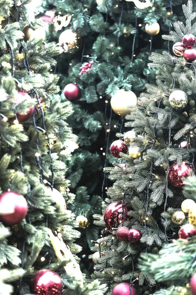 Abete Decorato Con Palle Nastri Natale Festa Tradizionale Capodanno — Foto Stock