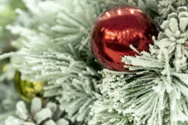 Noel süsleri, çelenk ve topları, yeni yıl tatili