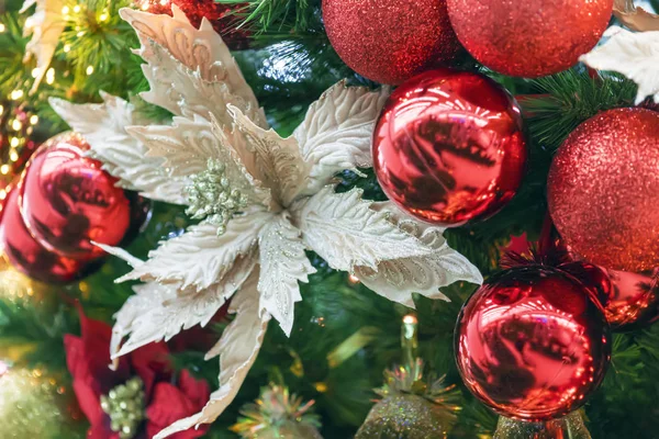 Bolas Árvore Natal Close Decorações Tradicionais Ano Novo — Fotografia de Stock