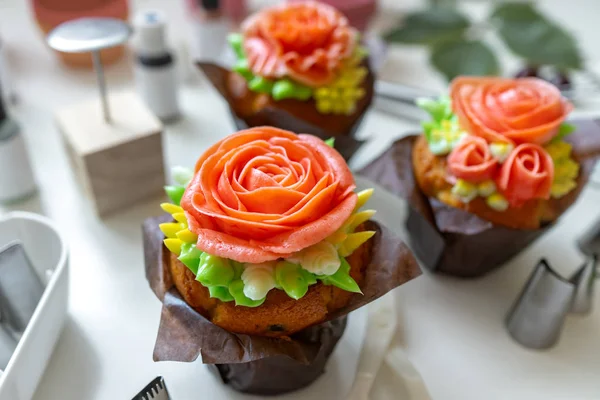 Cupcake Con Rosa Crema Burro Coreana Dessert — Foto Stock