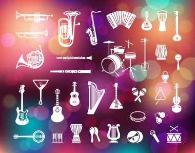 Müzik aletleri simgesi ile ufuk ışık ve bokeh renkli arka plan üzerinde seti