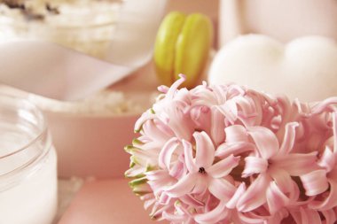 Doğal sabun, otlar ve banyo tuzları