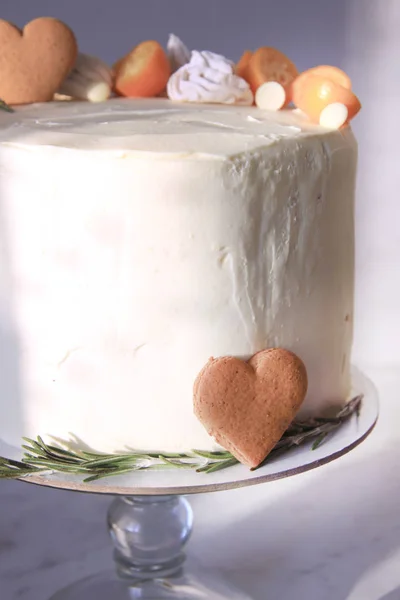 Торт Украшенный Имбирным Печеньем Зефиром Мандаринами — стоковое фото