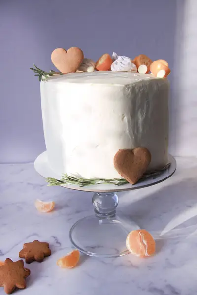 Bolo Decorado Com Biscoitos Gengibre Marshmallows Tangerinas — Fotografia de Stock