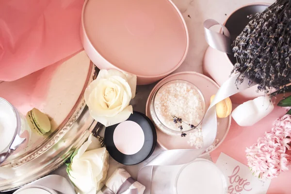 화장품 분홍색 아름다움 코코넛 라벤더 화장품 — 스톡 사진
