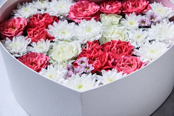 Gift Box Heart Shaped Flowers Grey Marble Background — Stock Photo, Image