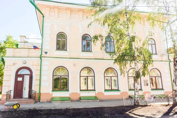 Lesosibirsk Rússia Junho 2019 Casas Madeira Velhas Com Janelas Esculpidas — Fotografia de Stock