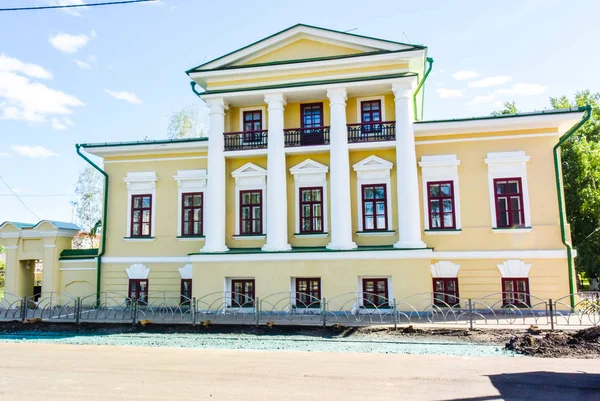 Lesosibirsk Russland Juni 2019 Alte Holzhäuser Mit Geschnitzten Fenstern Kleinstadt — Stockfoto