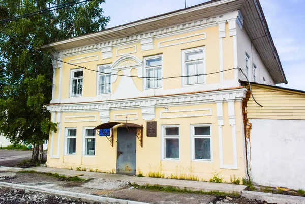 Lesosibirsk Rusya Haziran 2019 Oyma Pencereli Eski Ahşap Evler Küçük — Stok fotoğraf