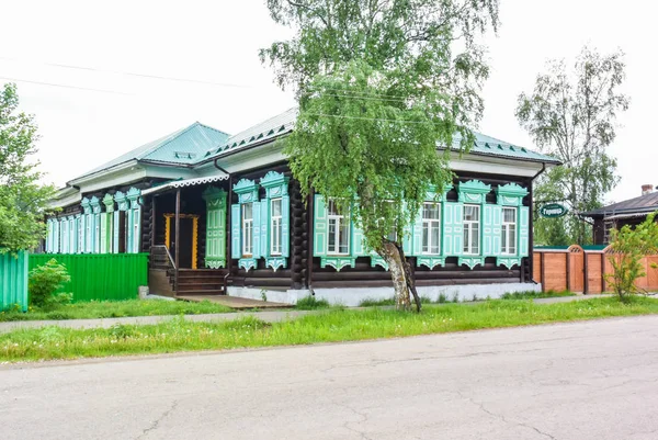 レソシビルスク ロシア 2019 彫刻された窓を持つ古い木造住宅 小さな町だ村 — ストック写真