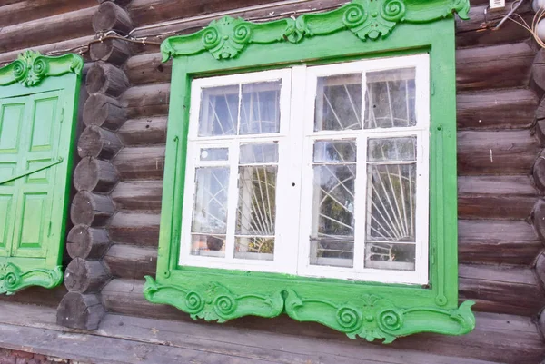 Holzfenster Alten Häusern Russischen Norden Schöne Aufnahmen Schnitzen Traditionelles Holzgehäuse — Stockfoto