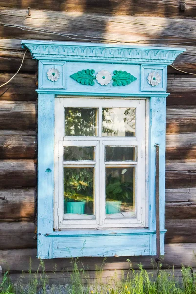 Holzfenster Alten Häusern Russischen Norden Schöne Aufnahmen Schnitzen Traditionelles Holzgehäuse — Stockfoto