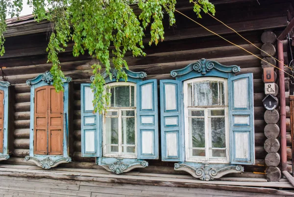 Holzfenster Alten Häusern Russischen Norden Schöne Aufnahmen Schnitzen Traditionelles Holzgehäuse — Stockfoto