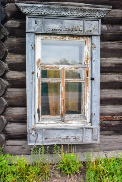Holzfenster Alten Häusern Russischen Norden Schöne Aufnahmen Schnitzen Traditionelles Holzgehäuse — Stockfoto