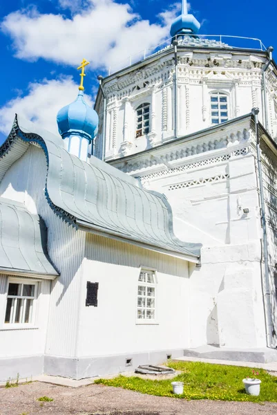 Lesosibirsk Ryssland Juni 2019 Gamla Rysk Ortodoxa Kyrkan Utanför Fasaden — Stockfoto