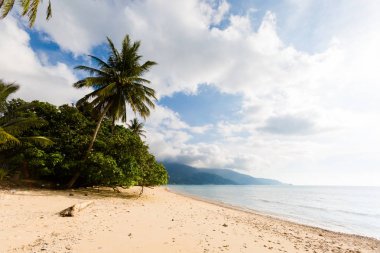 Malezya tropikal Tioman adasında manzara. Havada Batang beach Güney Doğu Asya'nın güzel deniz manzarası.