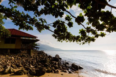 Malezya tropikal Tioman adasında manzara. Havada Batang beach Güney Doğu Asya'nın güzel deniz manzarası.