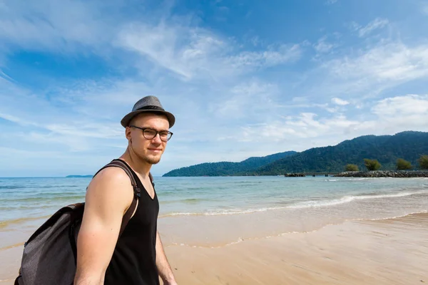 Paisaje Con Joven Turista Isla Tropical Tioman Malasia Hermoso Paisaje — Foto de Stock