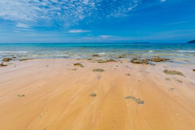 Mercan tropikal Tioman Adası Malezya ile manzara. Güney Doğu Asya Tekek Plajı'nın güzel deniz manzarası.