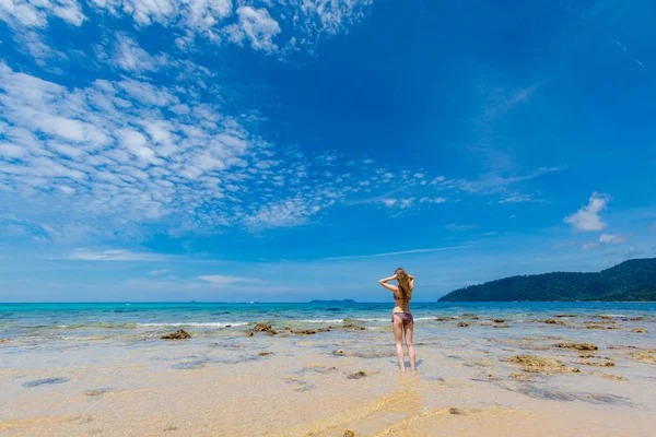 Táj Fiatal Turista Trópusi Tioman Island Malajzia Elemzéséhez Délkelet Ázsiában — Stock Fotó