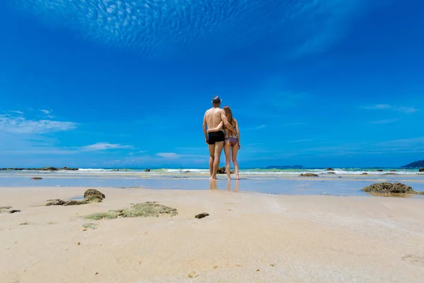 Táj Fiatal Turista Házaspár Trópusi Tioman Island Malajzia Elemzéséhez Délkelet — Stock Fotó