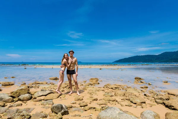 Táj Fiatal Turista Házaspár Trópusi Tioman Island Malajzia Elemzéséhez Délkelet — Stock Fotó