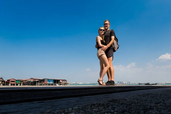 Krajina Dřevěným Molem Pár Turistů Dove Mola Ostrově Penang Malajsii — Stock fotografie