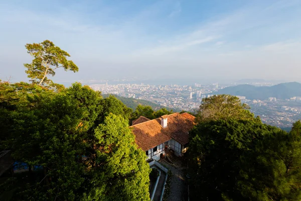 马来西亚槟城岛上的槟城丘陵景观 美丽的东南亚全景 — 图库照片