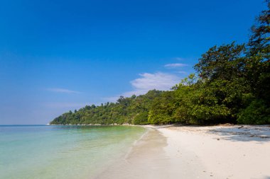 Gizli plaj Malezya Pangkor adada. Güzel deniz manzarası ve Güney Doğu Asya'da alınan liman.