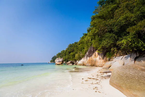 Geheimstrand Auf Der Insel Pangkor Malaysia Wunderschöne Meereslandschaft Und Hafen — Stockfoto